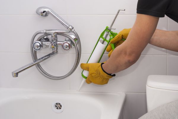 Cost of Bathtub Caulking in Powell